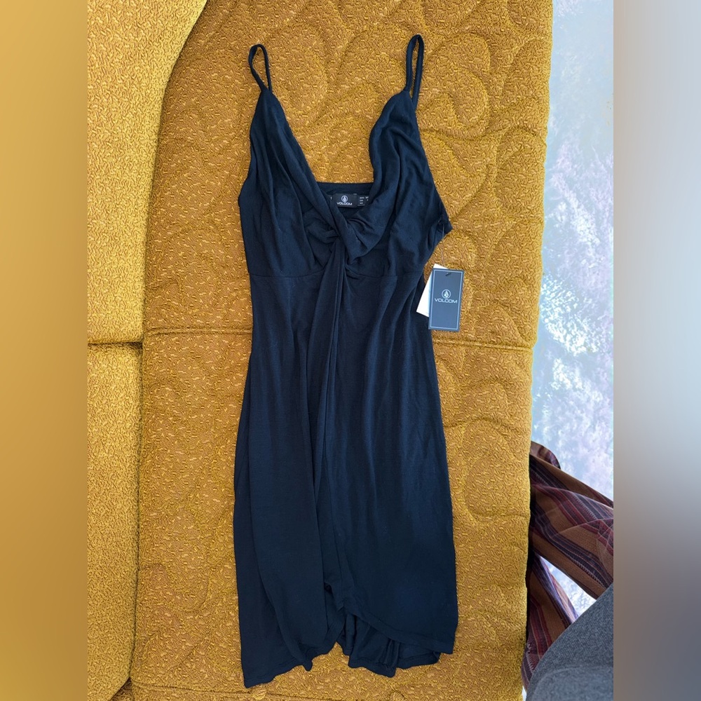 VOLCOM TWIST FRONT MIDI DRESS – BLACK (NWT)